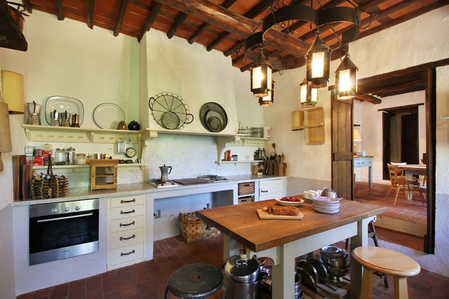 Küche im Ferienhaus Macennere bei Lucca in der Toskana