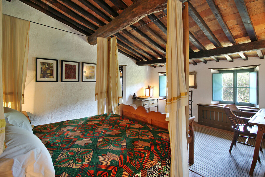 Himmelbett im Ferienhaus Macennere bei Lucca in der Toskana