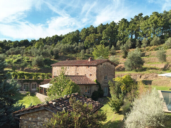 Naturstein-Ferienhaus Chiodo in der Toskana mit Pool in den Hügeln bei Lucca