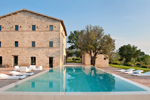 Casa Olivi – Ferienhaus in Italien mit Infinity-Pool und Blick auf die sanften Hügel der Marken