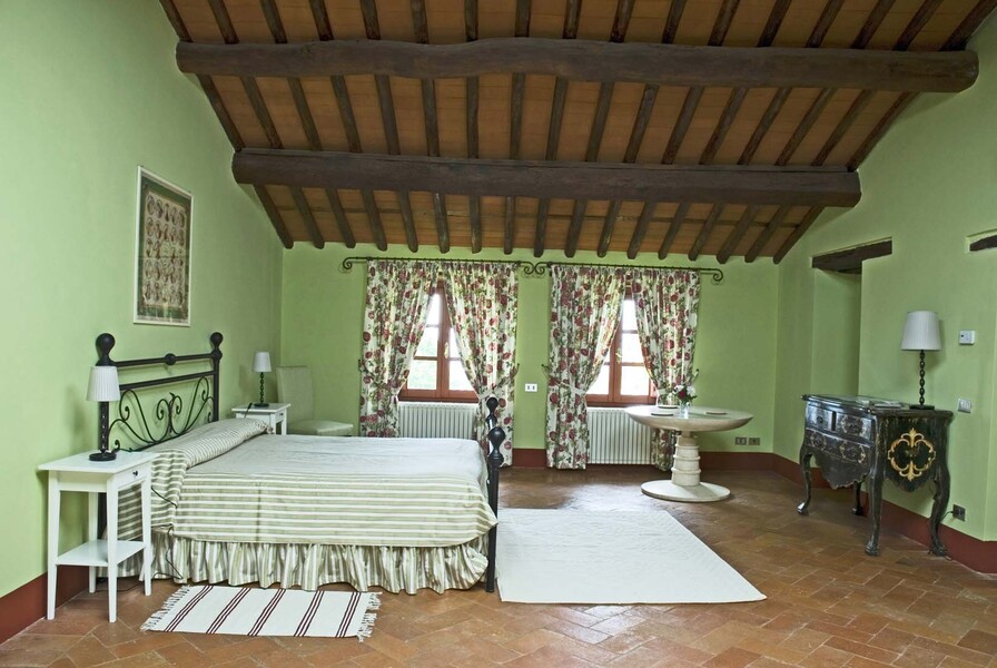 Der Stil einiger der Schlafzimmer im Le Casine ist eher klassisch gehalten