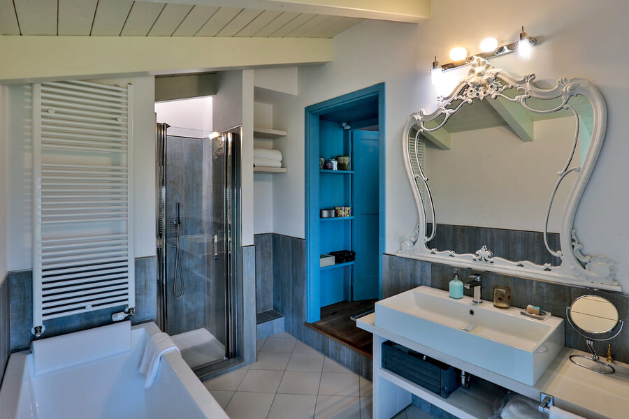 Gallo bathroom