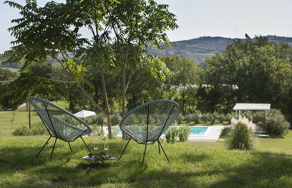 2 modern design chairs and the private pool of Casa delle Marche