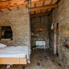 Himmelbett im Steinhaus Casa Sorbolongo in den Marken