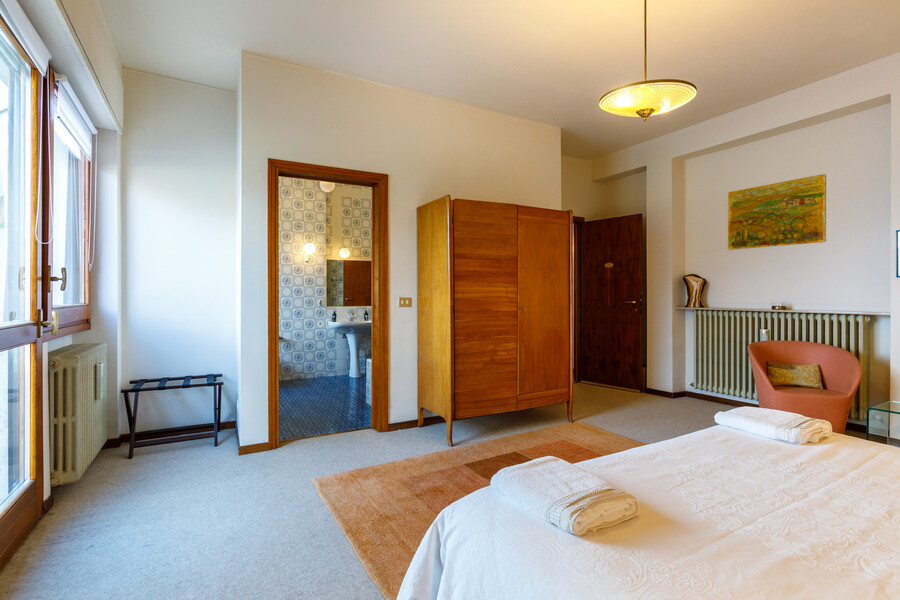 Villa Ponti Bellavista Como towards bathroom