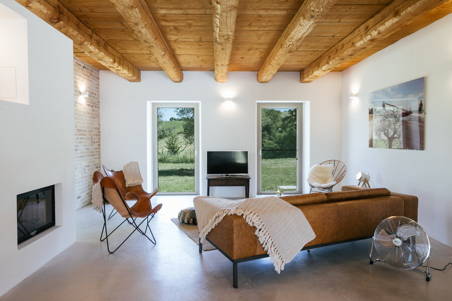 Casa Fontengenga mit moderner Inneneinrichtung im Wohnzimmer