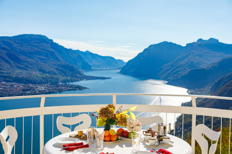 Villa Ponti Bellavista top terrace with table