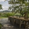 Aussenesstisch auf der Terrasse des Ferienhaus Casa delle Marche in Italien