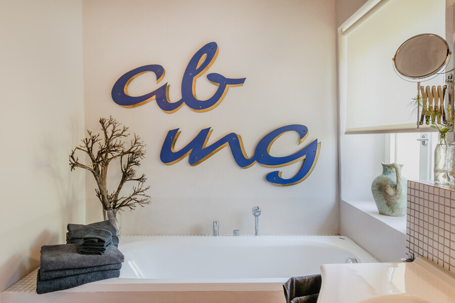 Schönes Badezimmer mit Wanne in Casa Sorbolongo