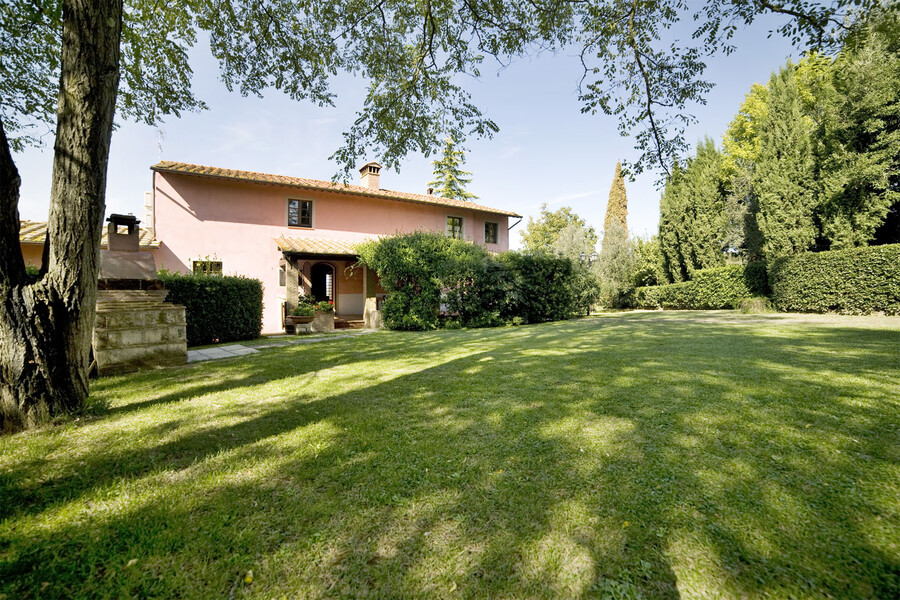 Schöner Garten mit Rasen im Ferienhaus in der Toskana Le Rondini