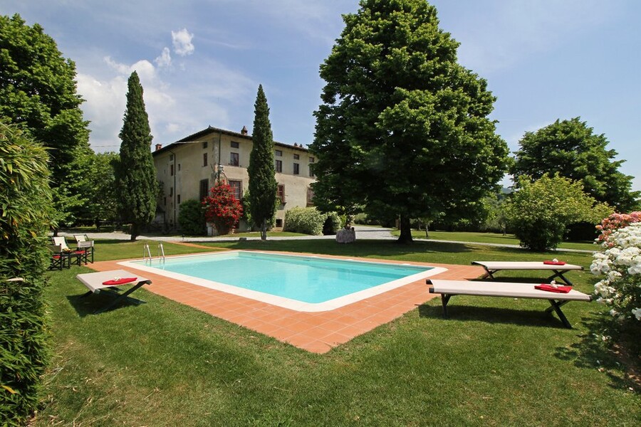 Privater Pool mit Villa in Lucca in der Toskana