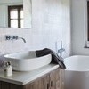 Modernes Bad mit Badewanne im Ferienhaus Bellaria in Umbrien