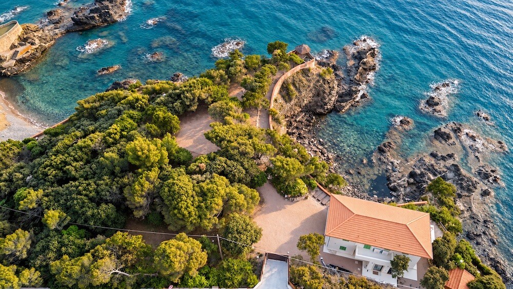 Roc villa tuscany castiglioncello - drone - view .