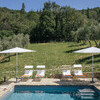 Privater Pool mit Salzwasser und Olivenbäumen in der Casa Campori in Umbrien