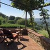 Veranda des Ferienhauses in der Toskana Compignano Barn mit herrlichem Ausblick über die grünen Hügel der Umgebung