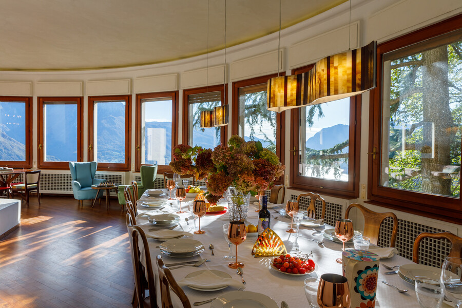 Villa Ponti Bellavista dining table towards 11 windows