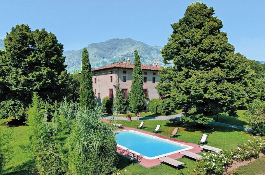 Villa in der Toskana mit privatem Pool und grossen Bäumen