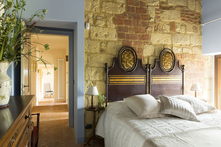 Doppelbett im Ferienhaus Cascina Monferrato im Piemont