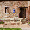Überdachte Terrasse mit Esstisch im Ferienhaus Arco in Umbrien