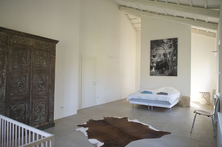 Bedroom with modern art in the holiday home Casa delle Marche