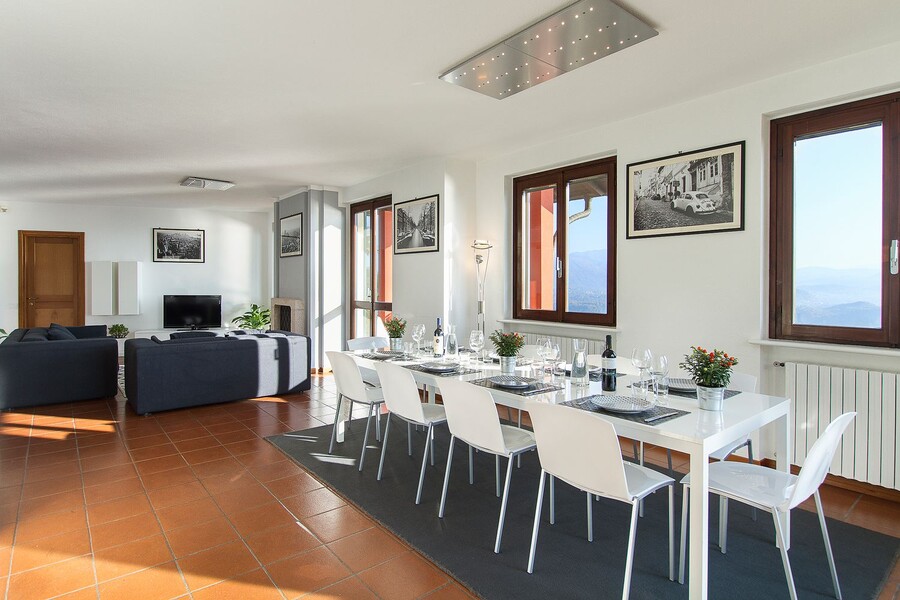 Esszimmer der Villa Falcone am Lago Maggiore