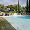 Pool zur Alleinnutzung mit Zypressen im Garten des Ferienhauses Le Rondini bei Pisa