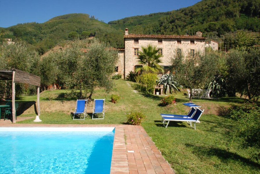 Das Ferienhaus Giannello liegt eingebettet in einem kleinen Park mit Olivenbäumen