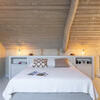Modernes Schlafzimmer in der Villa im Piemont Casa Moscata