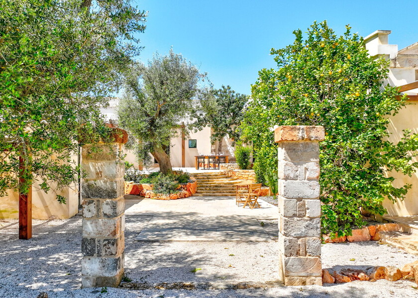 131-drone-corte-kalia-francavilla-puglia-raro-villas
