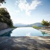 Privater Pool und Blick der Villa dell Orso im Piemont