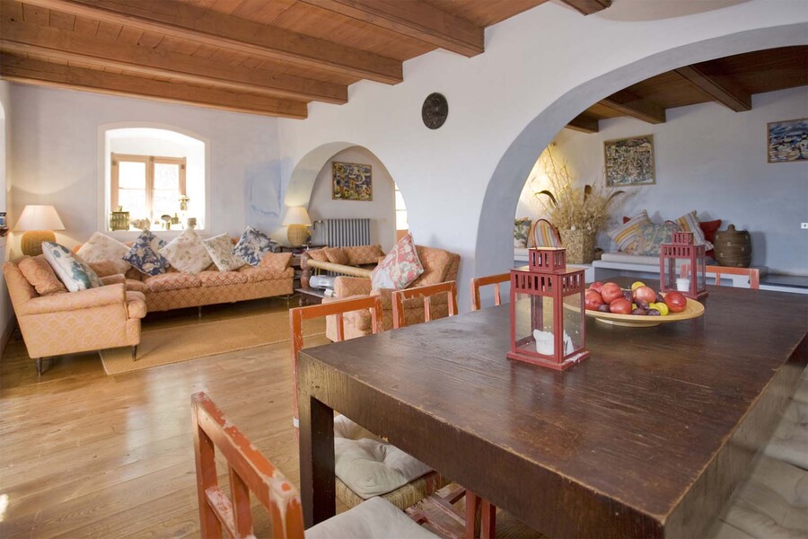 Esszimmer und Wohnzimmer in der Ferienvilla La Regolina in Levanto