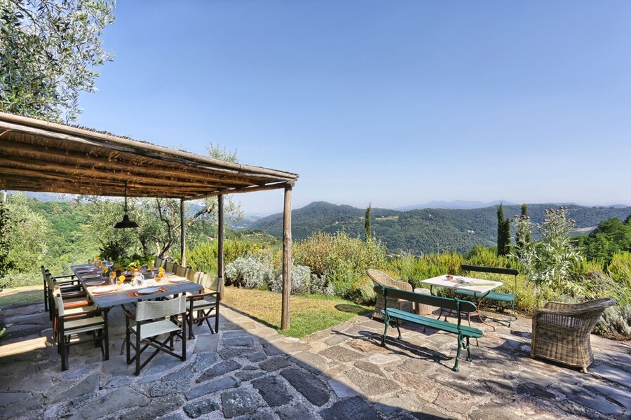 Terrasse mit atemberaubendem Blick vom Ferienhaus bei Lucca