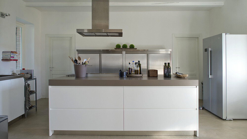 Modern styled kitchen in the holiday villa Casa delle Marche