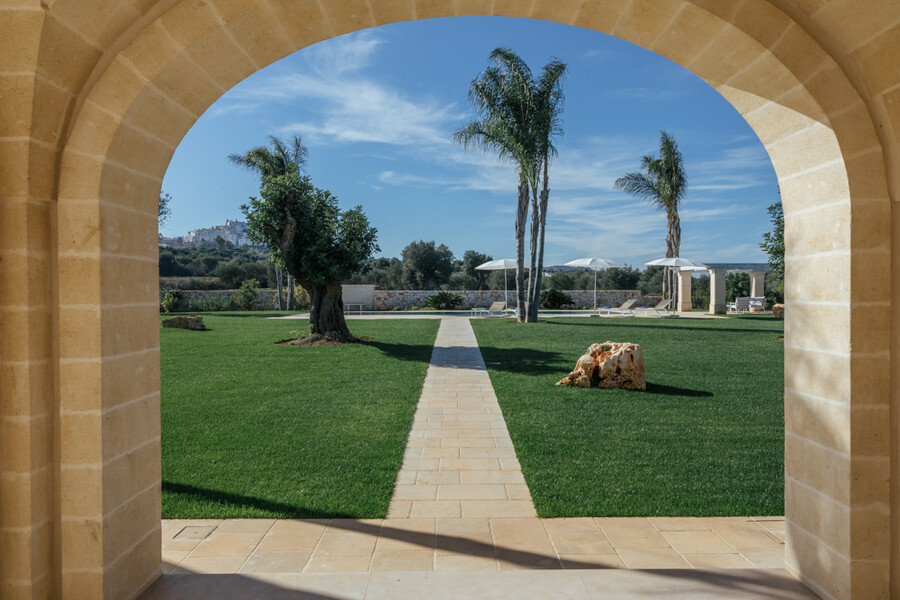 Villa Bellavista in Apulien mit Garten, Pool und Palmen