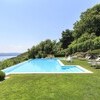 Garten und Pool der Villa Falcone am Lago Maggiore