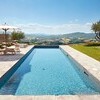 Pool mit Blick auf die Landschaft in Umbrien