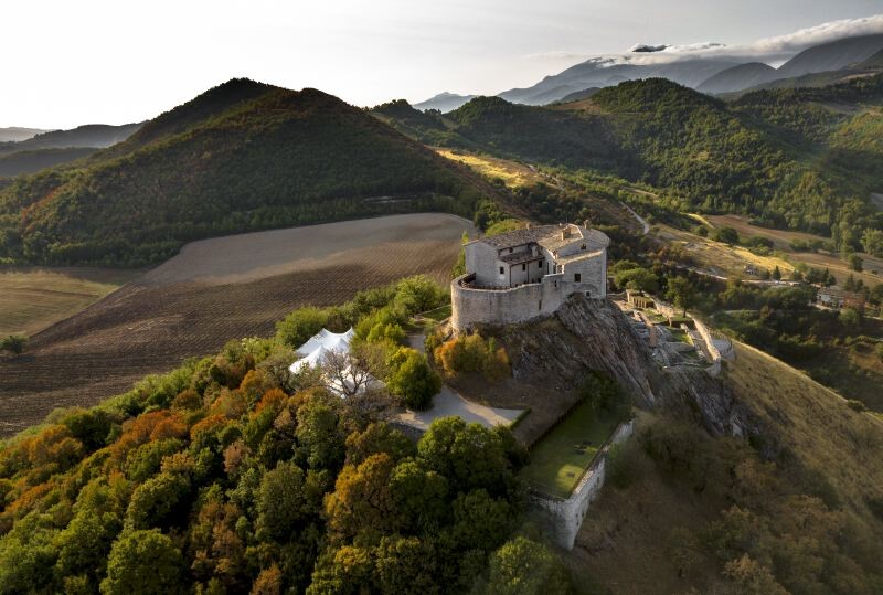Cagli Urbino-Area Adriatic-Coast-&-The-Marches Castello di Naro gallery 038 1516438546