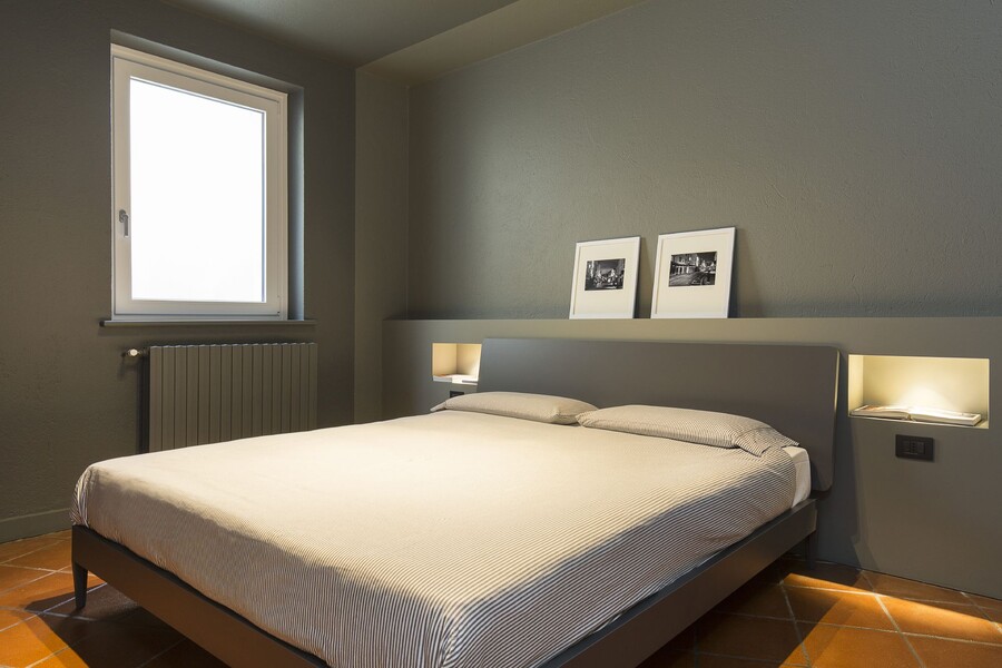 Modernes Schlafzimmer in der Villa Falcone am Lago Maggiore