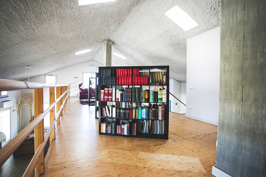 fontanil-della-torre-country-house interni libreria