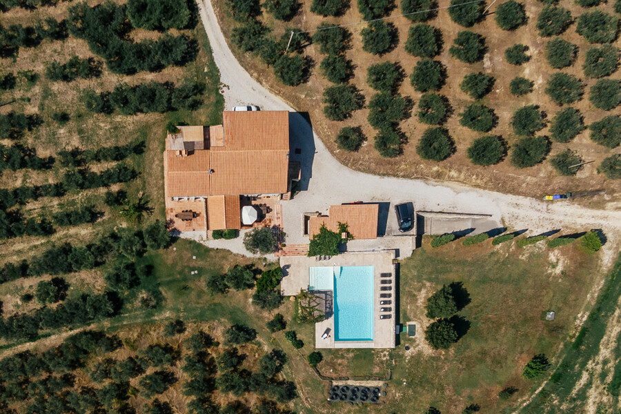 Alleinstehendes Ferienhaus in Umbrien Casa Winther inmitten von Olivenbäumen