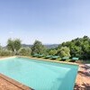 Privater Pool mit Liegen im Ferienhaus in Lucca La Sorgente